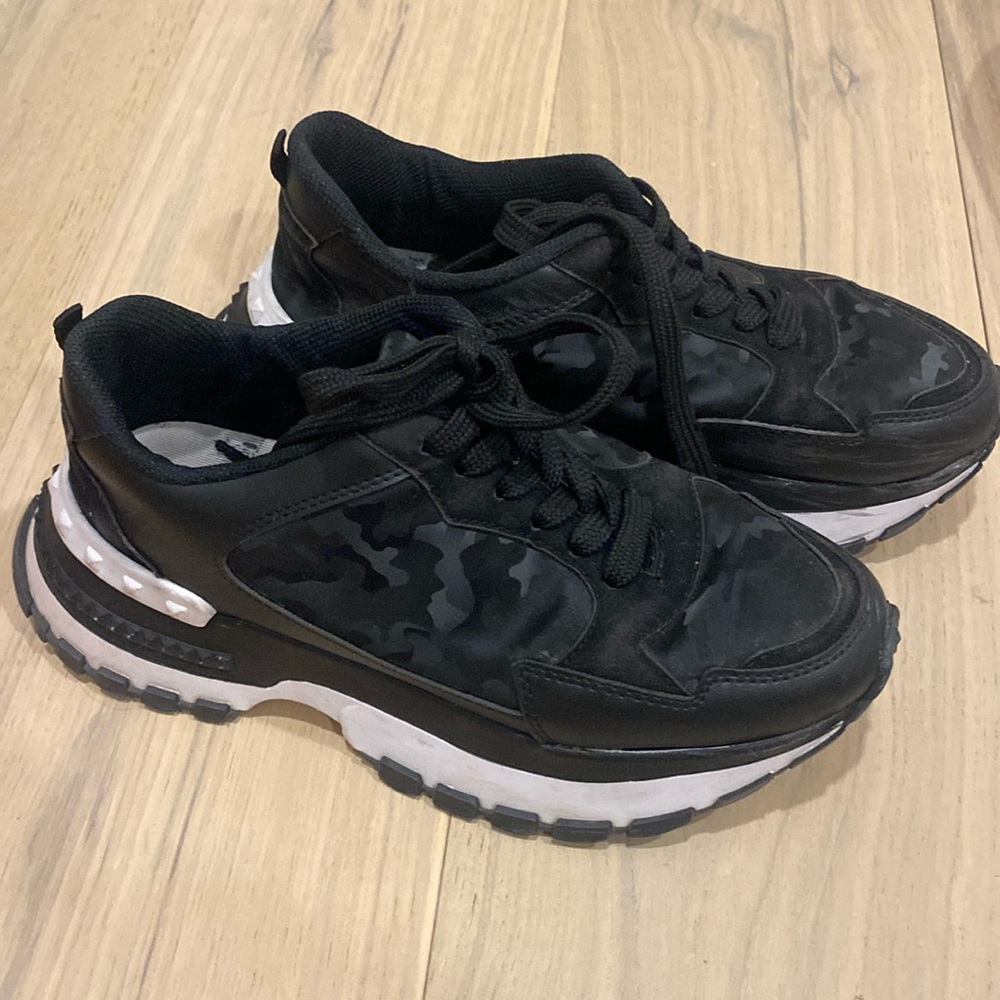 statement shoes sneakers